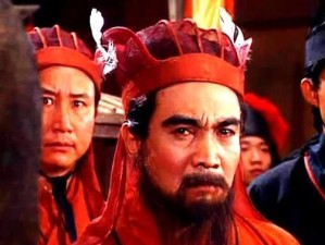 袁绍碰瓷队伍出装攻略（如何打造强力碰瓷阵容？）